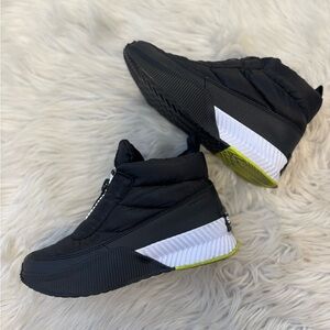 Sorel Out N About III Puffy Zip Boots 7.5